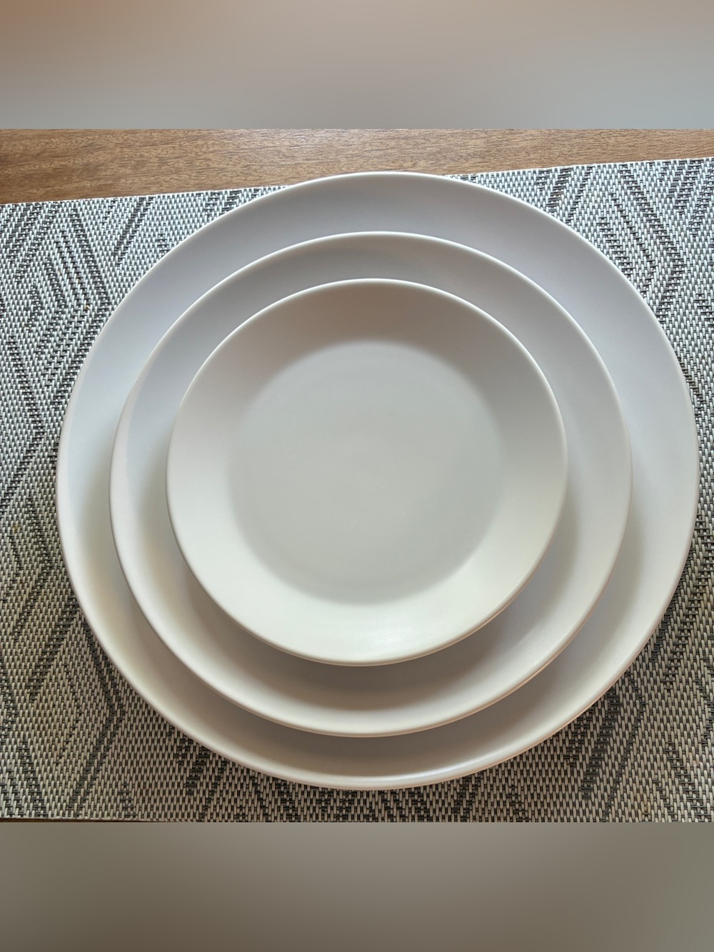 Noritake Progression Pearl White china 9006
Dinner 10.5”
Salad 8.5”
Dessert 6.5”
